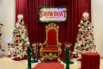 Santas photo decor at Showboat
