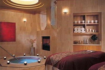 Small two person hot tub with adorned massage tables and a warming atmosphere at Spa Toccare at Borgata Hotel Casino & Spa